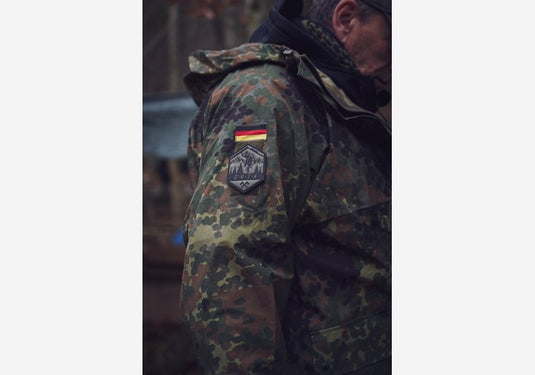 Bundeswehr Goretex Regenjacke in flecktarn - Idealer Nässeschutz