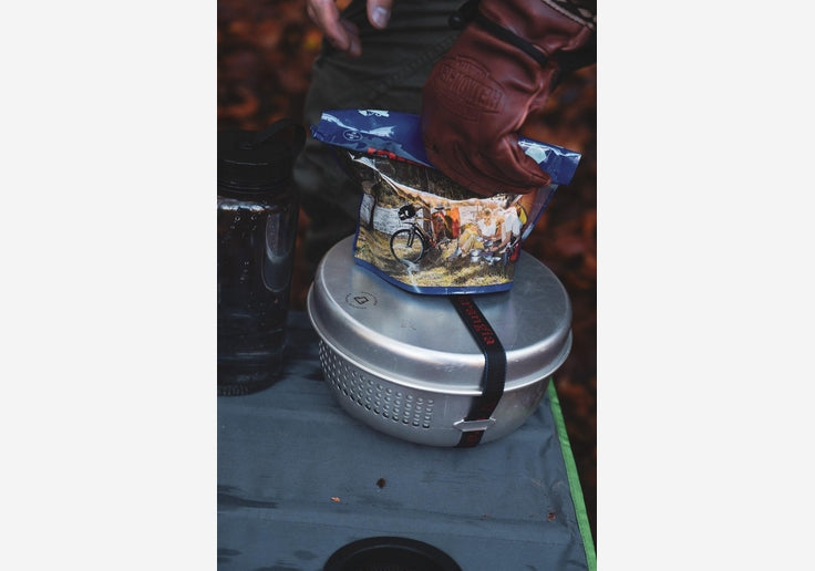 Load image into Gallery viewer, Travellunch 6er-Pack Trekkingnahrung 6 Mahlzeiten mit Fleisch Mix 2-SOTA Outdoor
